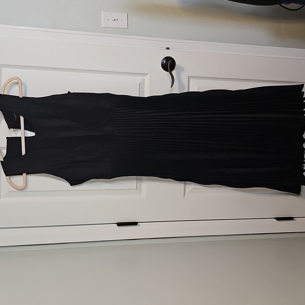 NWT Silky Cut-Out Back Midi Dress. Size 12